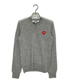 PLAY COMME des GARCONS（プレイコムデギャルソン）の古着「インベーダー コラボ ハート刺繍 Vネック ニット セーター」｜グレー