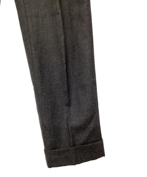 IGARASHI TROUSERS（イガラシ トラウザーズ）IGARASHI TROUSERS (イガラシ トラウザーズ) BEAMS F (ビームスエフ) サイドアジャスタースラックス グレー サイズ:不明の古着・服飾アイテム