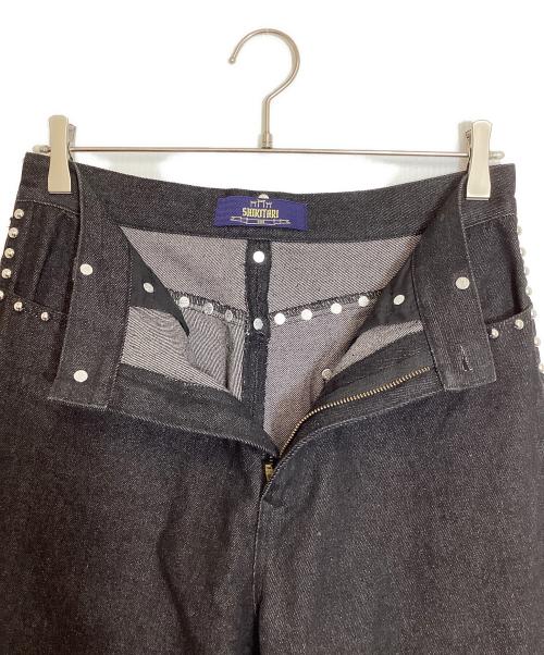 SHIKITARI（シキタリ）SHIKITARI (シキタリ) スタッズデニムパンツ ブラック サイズ:Lの古着・服飾アイテム