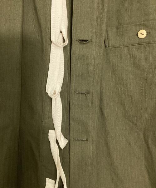 Yo's Yo（ヨーズヨー）Yo's Yo (ヨーズヨー) ヘリンボーンバンドカラーシャツ カーキ サイズ:Mの古着・服飾アイテム