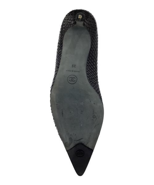 CHANEL（シャネル）CHANEL (シャネル) ココマーク ポインテッドトゥ パイソンレザー パンプス ブラック サイズ:39の古着・服飾アイテム