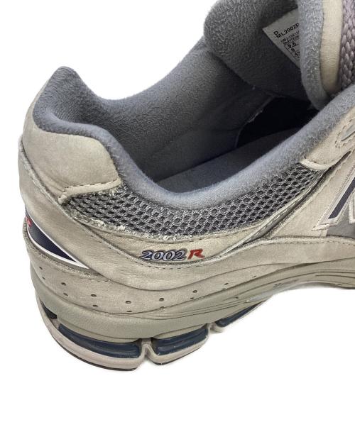 NEW BALANCE（ニューバランス）NEW BALANCE (ニューバランス) 2002R ローカットスニーカー グレージュ サイズ:27.5cmの古着・服飾アイテム