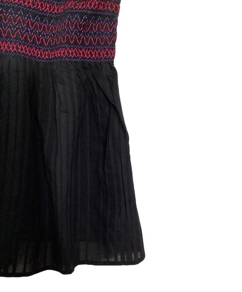 sara mallika（サラマリカ）sara mallika (サラマリカ) COTTON SMOCKING VNECK TOP/コットン スモッキング ブイネック トップ ブラック サイズ:free 未使用品の古着・服飾アイテム