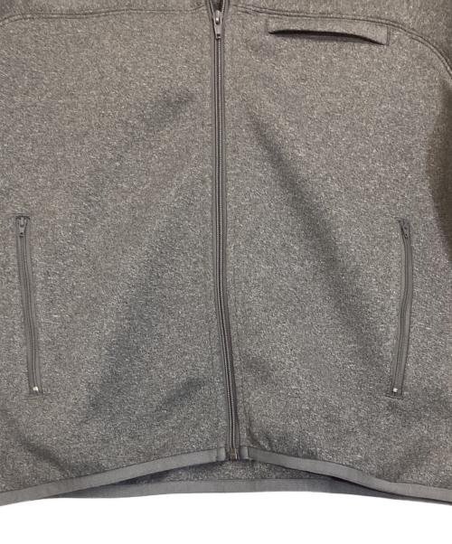 UNDERCOVER（アンダーカバー）UNDERCOVER (アンダーカバー) ポリエステルダブルニット トラックジャケット グレー サイズ:3の古着・服飾アイテム