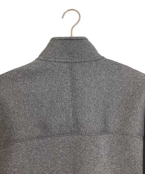 UNDERCOVER（アンダーカバー）UNDERCOVER (アンダーカバー) ポリエステルダブルニット トラックジャケット グレー サイズ:3の古着・服飾アイテム