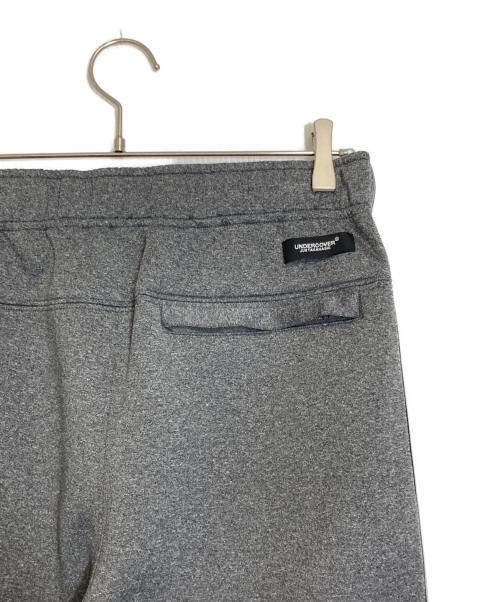 UNDERCOVER（アンダーカバー）UNDERCOVER (アンダーカバー) ポリエステルダブルニット トラックパンツ グレー サイズ:3 未使用品の古着・服飾アイテム