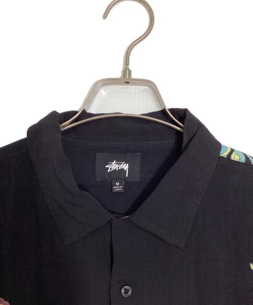 stussy（ステューシー）stussy (ステューシー) 花柄レーヨンオープンカラーシャツ ブラック サイズ:Mの古着・服飾アイテム