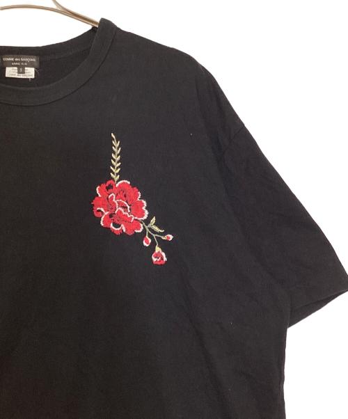 COMME des GARCONS HOMME PLUS（コムデギャルソンオムプリュス）COMME des GARCONS HOMME PLUS (コムデギャルソンオムプリュス) フラワー刺繍Tシャツ ブラック サイズ:Ｓの古着・服飾アイテム