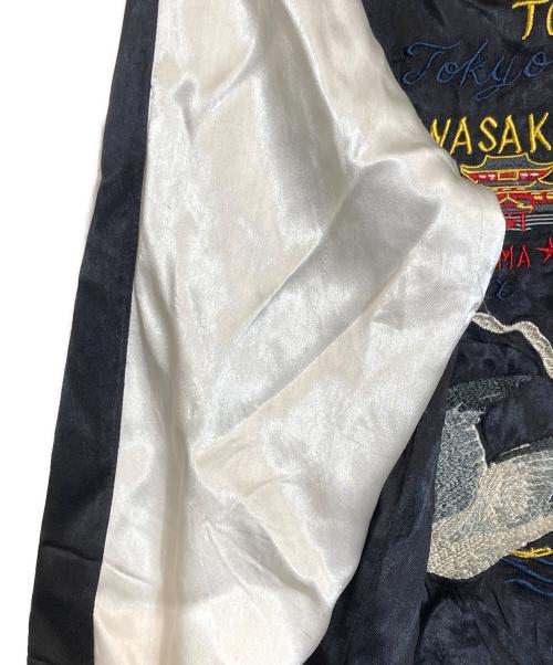 AVIREX（アヴィレックス）AVIREX (アヴィレックス) リバーシブルサテンスカジャン ホワイト×ブラック サイズ:Ｍの古着・服飾アイテム