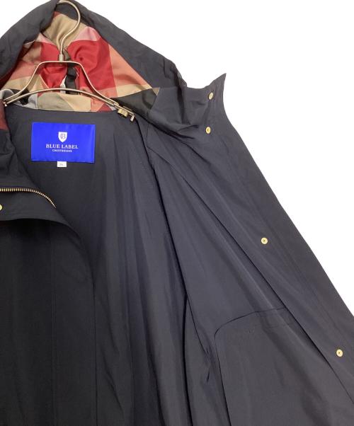 BLUE LABEL CRESTBRIDGE（ブルーレーベルクレストブリッジ）BLUE LABEL CRESTBRIDGE (ブルーレーベルクレストブリッジ) ケミラマウンテンパーカー ネイビー サイズ:36 未使用品の古着・服飾アイテム