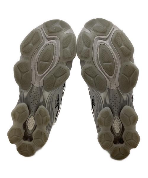asics（アシックス）asics (アシックス) YOASOBI (ヨアソビ) GEL-KINETIC FLUENT Y ローカットスニーカー/ゲルキネティック フルーエント ワイ シルバー サイズ:28の古着・服飾アイテム