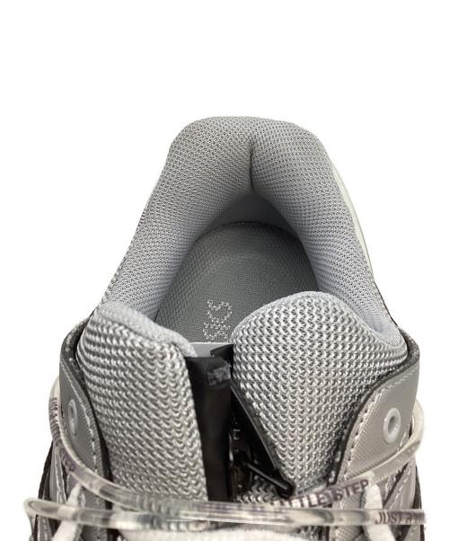 asics（アシックス）asics (アシックス) YOASOBI (ヨアソビ) GEL-KINETIC FLUENT Y ローカットスニーカー/ゲルキネティック フルーエント ワイ シルバー サイズ:28の古着・服飾アイテム