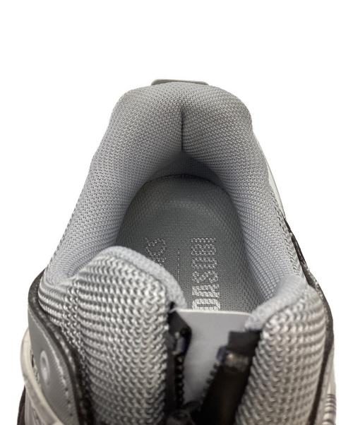 asics（アシックス）asics (アシックス) YOASOBI (ヨアソビ) GEL-KINETIC FLUENT Y ローカットスニーカー/ゲルキネティック フルーエント ワイ シルバー サイズ:28の古着・服飾アイテム