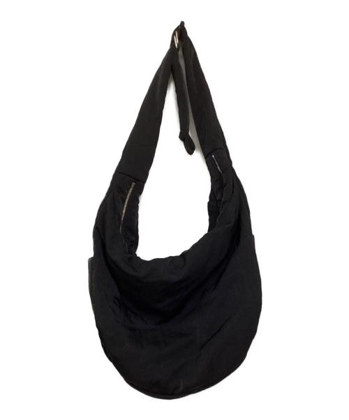 ITTI（イッチ）ITTI (イッチ) ANNIE PUFFER TOWN MOON BAG ブラックの古着・服飾アイテム