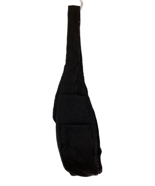ITTI（イッチ）ITTI (イッチ) ANNIE PUFFER TOWN MOON BAG ブラックの古着・服飾アイテム