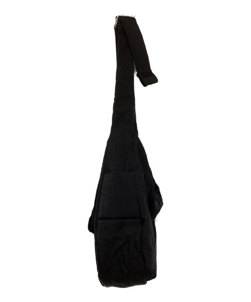 ITTI（イッチ）ITTI (イッチ) ANNIE PUFFER TOWN MOON BAG ブラックの古着・服飾アイテム