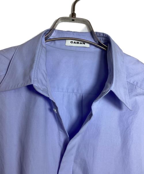 CABAN（キャバン）CABAN (キャバン) コットンハイカウントタイプライター バックタックシャツ ブルー サイズ:Fの古着・服飾アイテム
