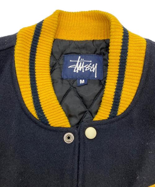 stussy（ステューシー）stussy (ステューシー) BIG-4 ワッペンスタジャン ネイビー×イエロー サイズ:Ｍの古着・服飾アイテム