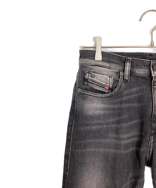 DIESEL（ディーゼル）DIESEL (ディーゼル) スキニーデニムパンツ ブラック サイズ: 71cm (W28) 未使用品の古着・服飾アイテム