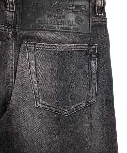 DIESEL（ディーゼル）DIESEL (ディーゼル) スキニーデニムパンツ ブラック サイズ: 71cm (W28) 未使用品の古着・服飾アイテム