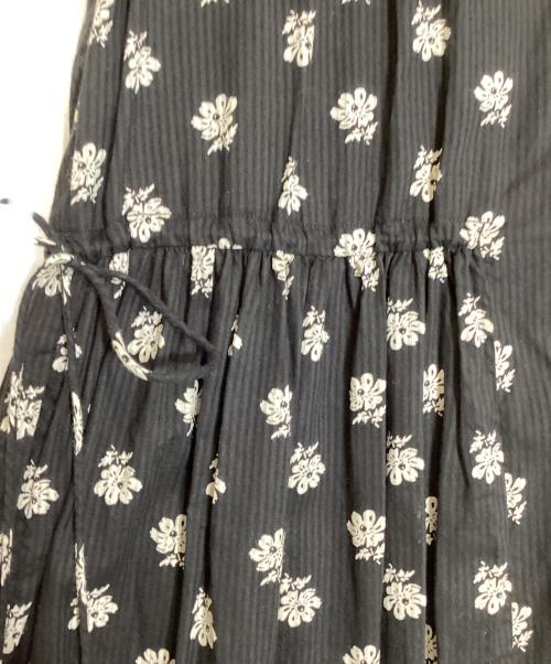 ne quittez pas（ヌキテパ）ne quittez pas (ヌキテパ) Dobby Stripe Flower Print Sleeveless Dress ブラック サイズ:Mの古着・服飾アイテム