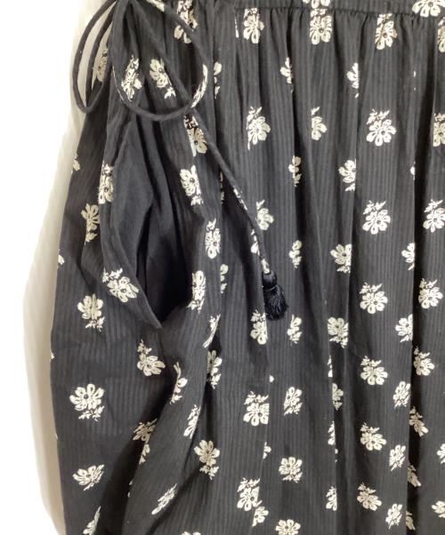 ne quittez pas（ヌキテパ）ne quittez pas (ヌキテパ) Dobby Stripe Flower Print Sleeveless Dress ブラック サイズ:Mの古着・服飾アイテム