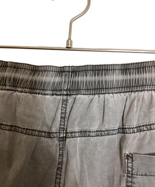 Billabong（ビラボン）Billabong (ビラボン) RHC Ron Herman (アールエイチシー ロンハーマン) ワッペンロゴイージーショーツ グレー サイズ:XLの古着・服飾アイテム