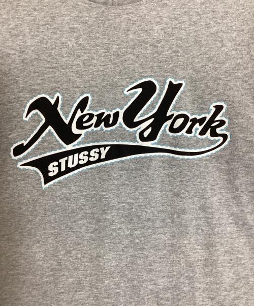 stussy（ステューシー）stussy (ステューシー) NEW YORKプリントTシャツ グレー サイズ:Sの古着・服飾アイテム
