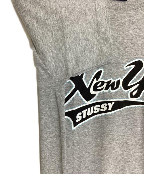 stussy（ステューシー）stussy (ステューシー) NEW YORKプリントTシャツ グレー サイズ:Sの古着・服飾アイテム