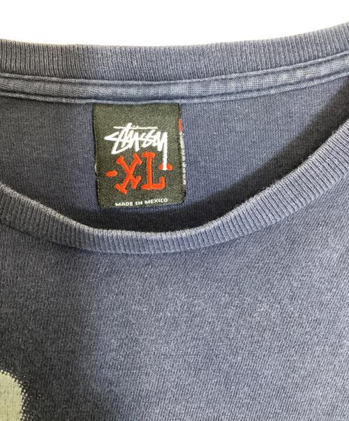stussy（ステューシー）stussy (ステューシー) スプレーロゴプリントTシャツ ネイビー サイズ:XLの古着・服飾アイテム