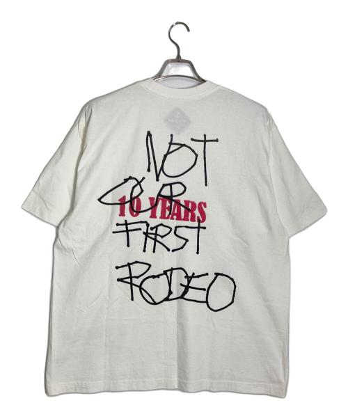 Travis Scott（トラヴィススコット）Travis Scott (トラヴィススコット) 10周年記念プリントTシャツ ホワイト サイズ:XLの古着・服飾アイテム