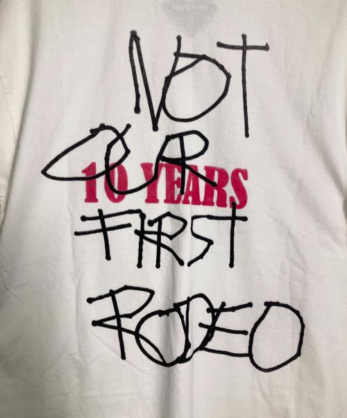 Travis Scott（トラヴィススコット）Travis Scott (トラヴィススコット) 10周年記念プリントTシャツ ホワイト サイズ:XLの古着・服飾アイテム