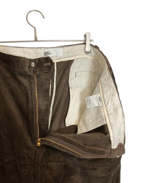 GDC（ジーディーシー）GDC (ジーディーシー) corduroy Two tuck straight pants / コーデュロイタックストレートパンツ ブラウン サイズ:XLの古着・服飾アイテム