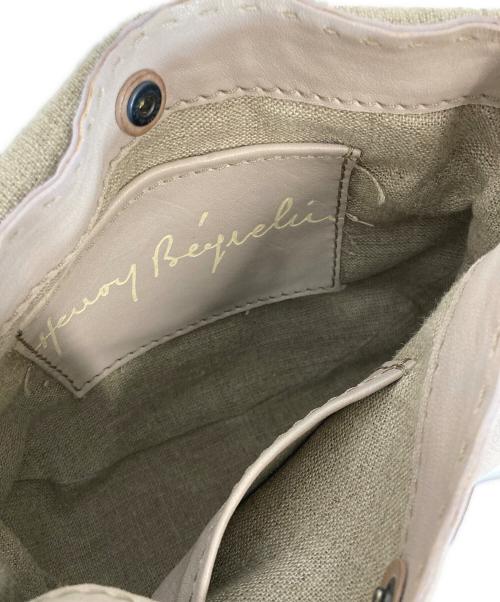 HENRY BEGUELIN（エンリーベグリン）HENRY BEGUELIN (エンリーベグリン) 編み込みフラップショルダーバッグ ベージュの古着・服飾アイテム