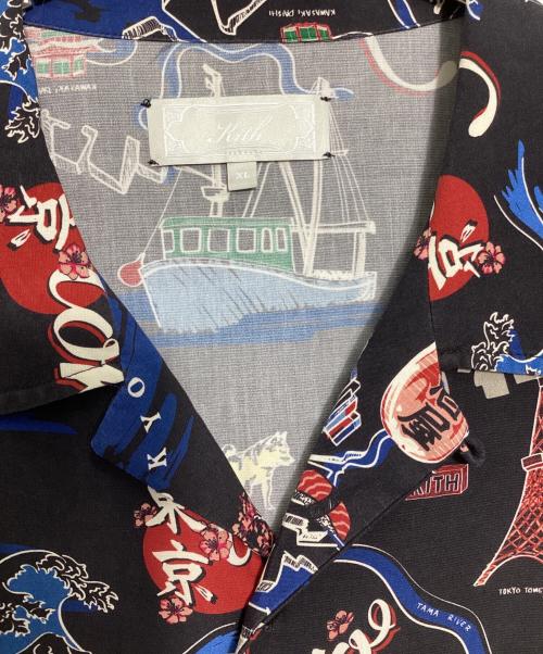KITH（キス）KITH (キス) Tokyo Thompson Camp Collar Shirt/トウキョウ トンプソン キャンプ カラー シャツ ブラック サイズ:XLの古着・服飾アイテム