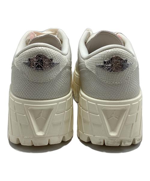 NIKE（ナイキ）NIKE (ナイキ) W AIR JORDAN 1 BROOKLYN LOW/ウィメンズ エア ジョーダン 1 ブルックリン ロー ホワイト サイズ:24.5の古着・服飾アイテム