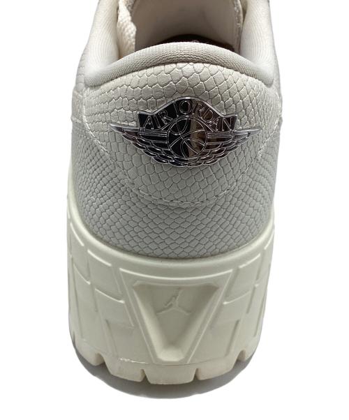 NIKE（ナイキ）NIKE (ナイキ) W AIR JORDAN 1 BROOKLYN LOW/ウィメンズ エア ジョーダン 1 ブルックリン ロー ホワイト サイズ:24.5の古着・服飾アイテム