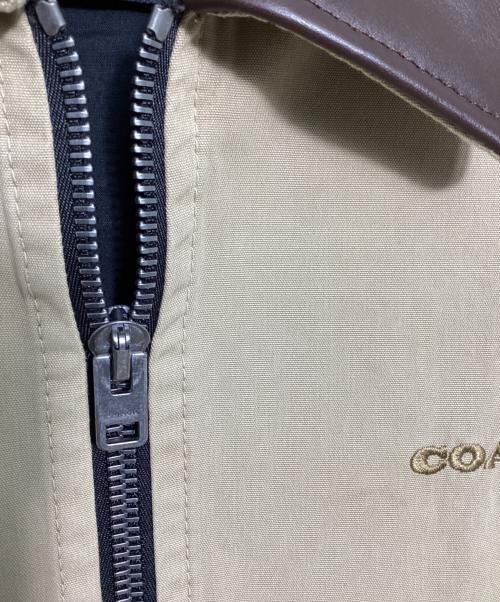 COACH（コーチ）COACH (コーチ) 襟レザーツイルワークジャケット ベージュ サイズ:Mの古着・服飾アイテム