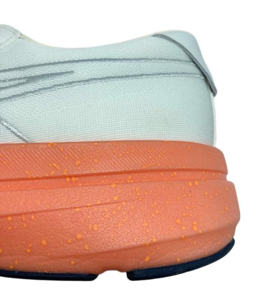 asics（アシックス）asics (アシックス) ローカットスニーカー ホワイト×オレンジ サイズ:US9の古着・服飾アイテム