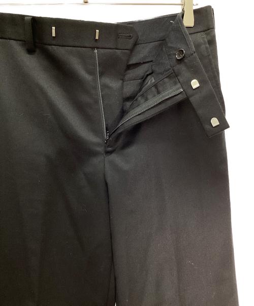 JOHN LAWRENCE SULLIVAN（ジョン ローレンス サリバン）JOHN LAWRENCE SULLIVAN (ジョン ローレンス サリバン) Wool satin straight trousers ブラック サイズ:SIZE 44の古着・服飾アイテム