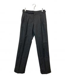 BEAMS F（ビームスエフ）の古着「【別注】IGARASHI TROUSERS / フレスコ 2プリーツ サイドアジャスター スラックス」｜ブラック