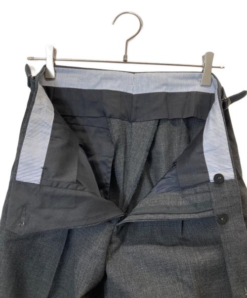 BEAMS F（ビームスエフ）BEAMS F (ビームスエフ) 【別注】IGARASHI TROUSERS / フレスコ 2プリーツ サイドアジャスター スラックス ブラック サイズ:46の古着・服飾アイテム
