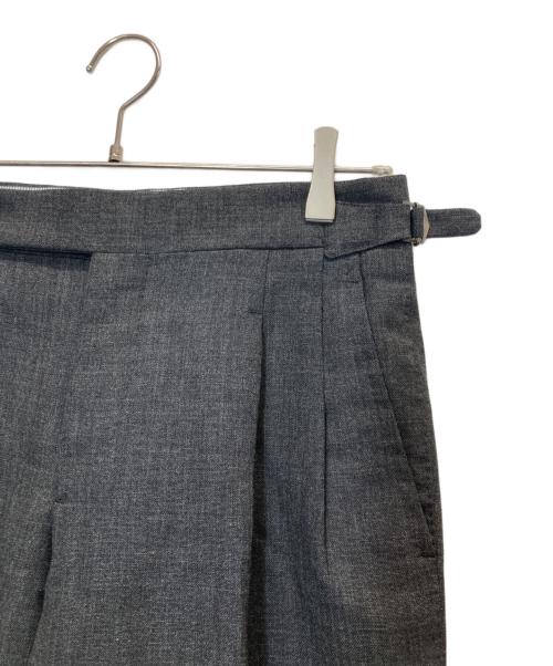 BEAMS F（ビームスエフ）BEAMS F (ビームスエフ) 【別注】IGARASHI TROUSERS / フレスコ 2プリーツ サイドアジャスター スラックス ブラック サイズ:46の古着・服飾アイテム