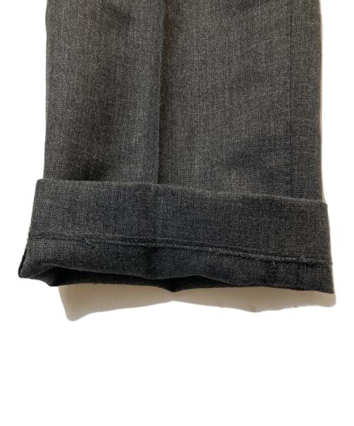 BEAMS F（ビームスエフ）BEAMS F (ビームスエフ) 【別注】IGARASHI TROUSERS / フレスコ 2プリーツ サイドアジャスター スラックス ブラック サイズ:46の古着・服飾アイテム