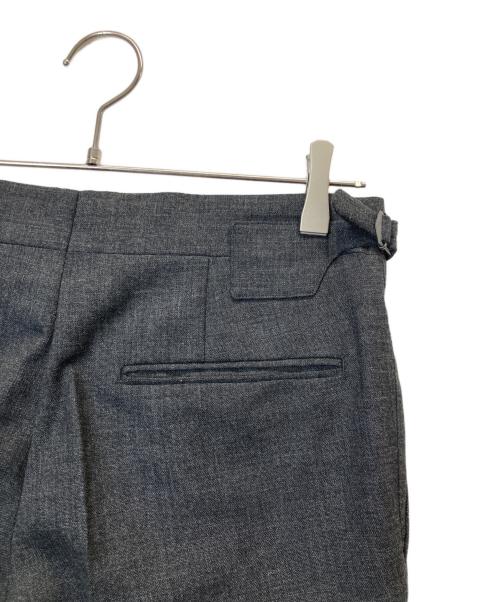 BEAMS F（ビームスエフ）BEAMS F (ビームスエフ) 【別注】IGARASHI TROUSERS / フレスコ 2プリーツ サイドアジャスター スラックス ブラック サイズ:46の古着・服飾アイテム