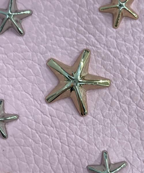 JIMMY CHOO（ジミーチュウ）JIMMY CHOO (ジミーチュウ) スタッズウォレット 折りたたみ財布 ピンクの古着・服飾アイテム