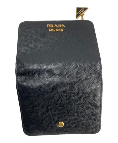 PRADA（プラダ）PRADA (プラダ) SAFFIANO TRIANG ラウンドジップウォレット ブラックの古着・服飾アイテム