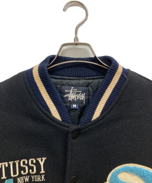 stussy（ステューシー）stussy (ステューシー) BIG-4ワッペンスタジャン ブラック サイズ:Mの古着・服飾アイテム