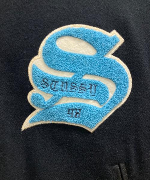 stussy（ステューシー）stussy (ステューシー) BIG-4ワッペンスタジャン ブラック サイズ:Mの古着・服飾アイテム