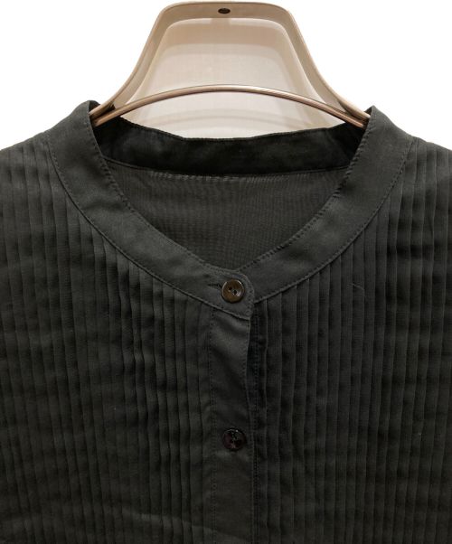MICHEL KLEIN（ミッシェルクラン）MICHEL KLEIN (ミッシェルクラン) コットンノーカラーピンタックブラウス ブラック サイズ:38の古着・服飾アイテム